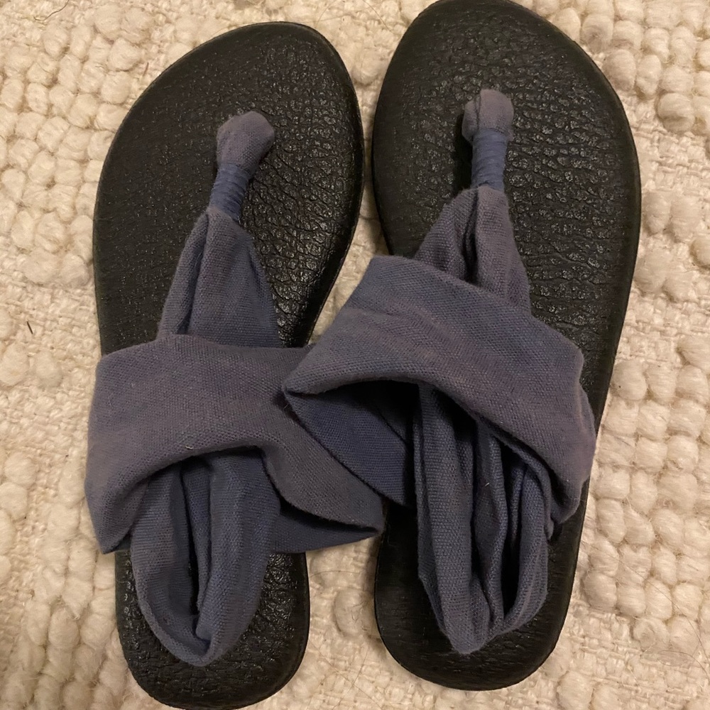 Sanuk thong sandal